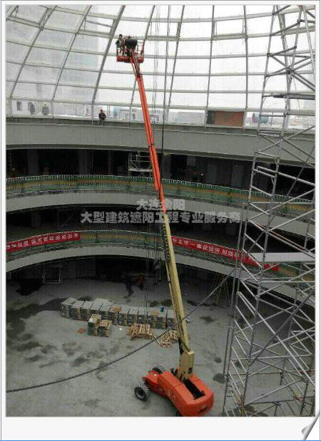 高空升降機作業(yè)施工現(xiàn)場